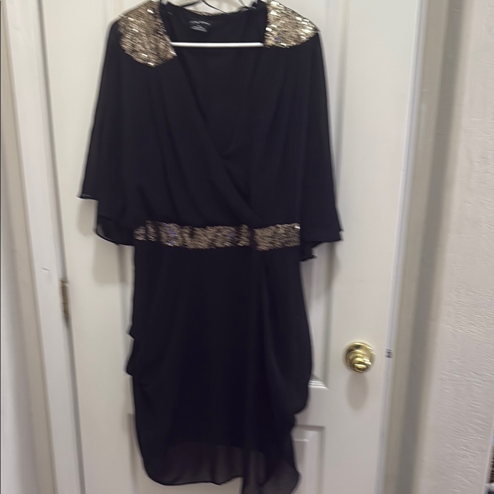 Women’s XL City Chic Black and Gold gown